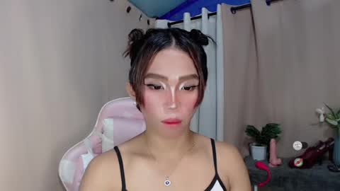 Snapshot of hot_khianna chatting on 05.12.26 Khianna online show from 05.12.26