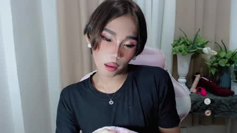 Snapshot of hot_khianna chatting on 05.22.26 Khianna online show from 05.22.26
