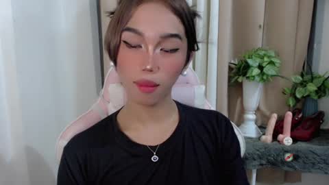 Snapshot of hot_khianna chatting on 05.29.26 Khianna online show from 05.29.26