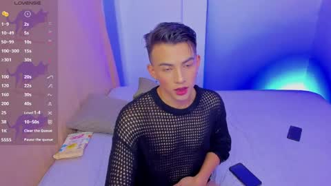 Snapshot of hot_latin_temptation chatting on 04.10.26 Alejandro online show from 04.10.26