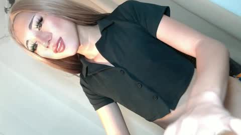 hot_little_angel18 online show from 06.28.26