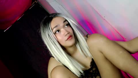 hot_moma69 online show from 04.06.26