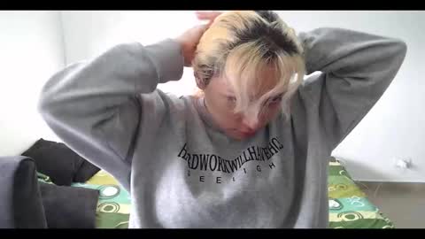 Mia online show from 02.15.25