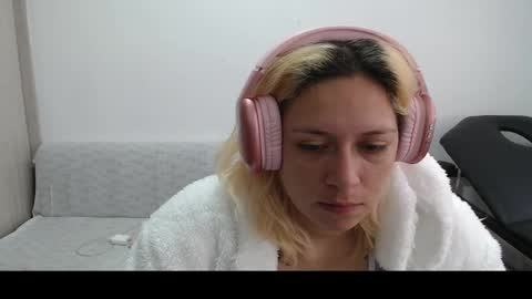 Mia online show from 03.10.25