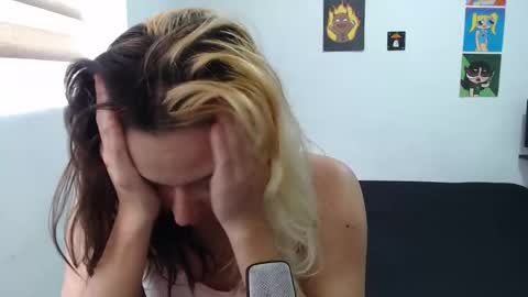 Mia online show from 10.14.25