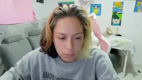 Snapshot of hot_mommymia chatting on 05.02.26 Mia online show from 05.02.26