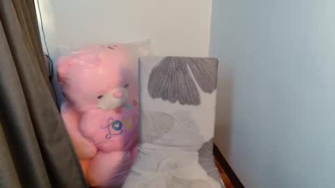 Snapshot of hot_nica19 chatting on 02.14.26 call me nica online show from 02.14.26