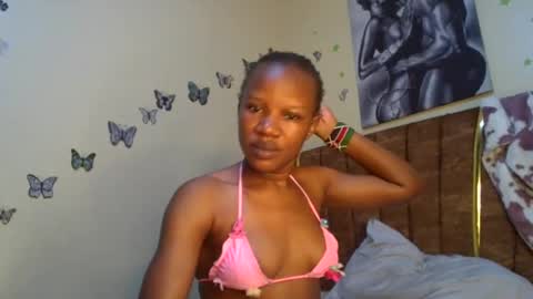 Snapshot of hot_petite100 chatting on 06.17.26 hot petite100 online show from 06.17.26