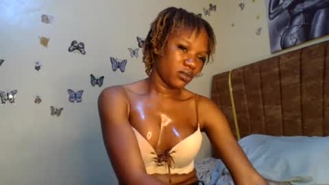 Snapshot of hot_petite100 chatting on 06.25.26 hot petite100 online show from 06.25.26