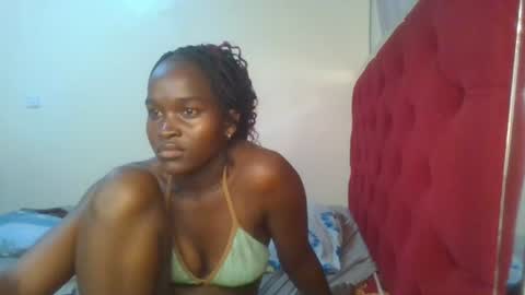 Snapshot of hot_petite12 chatting on 06.20.26 Petite online show from 06.20.26