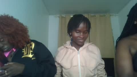 Snapshot of hot_petite12 chatting on 07.25.26 Petite online show from 07.25.26