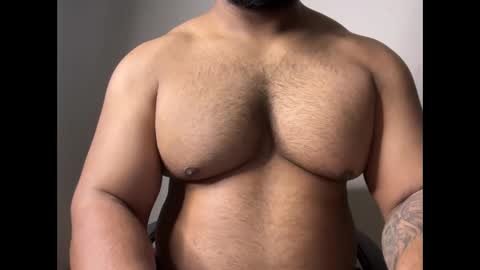 Snapshot of hot_roccohunter chatting on 12.21.25 pranit online show from 12.21.25