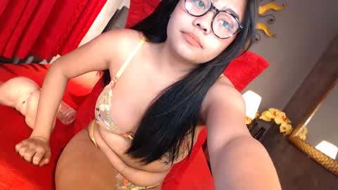 Snapshot of hotasian_gabby69 chatting on 12.19.24 hotasian_gabby69 online show from 12.19.24