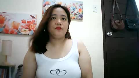 Snapshot of hotbabymomma chatting on 11.24.25 Lynn online show from 11.24.25