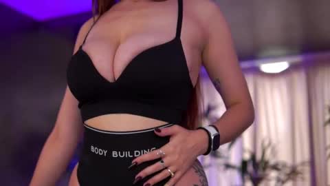 Snapshot of hotbustybabex chatting on 10.03.25 Anais online show from 10.03.25