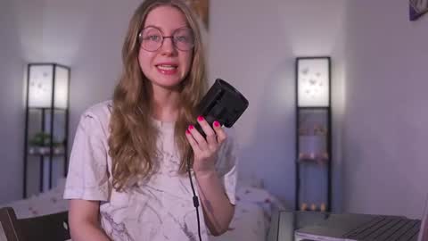 Snapshot of hotchillylovers chatting on 02.20.25 NICK AND NORA online show from 02.20.25