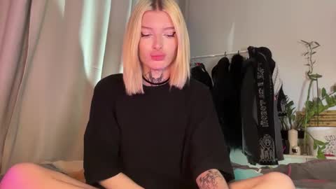 hotchubently online show from 10.22.25