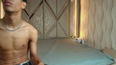 Snapshot of hotcouple_222 chatting on 01.19.26 hotcouple_222 online show from 01.19.26