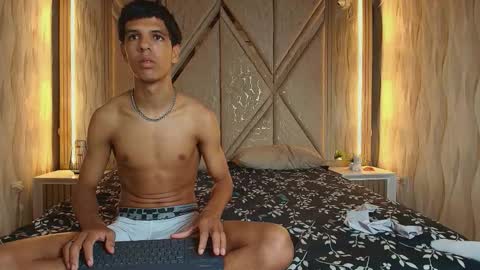 Snapshot of hotcouple_222 chatting on 02.15.26 hotcouple_222 online show from 02.15.26