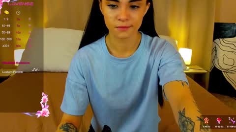 Snapshot of hotdevilsss chatting on 02.28.25 SWEET DEVILS PUSSY online show from 02.28.25