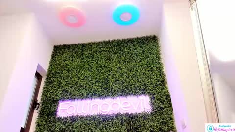 hotfallingdevil online show from 02.20.25