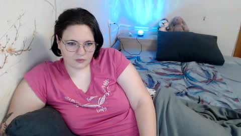 Snapshot of hotfiremommy chatting on 02.02.25 LimonkaFire online show from 02.02.25