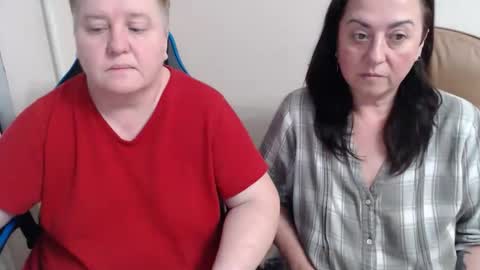 Snapshot of hotfiremommy chatting on 11.14.25 LimonkaFire online show from 11.14.25