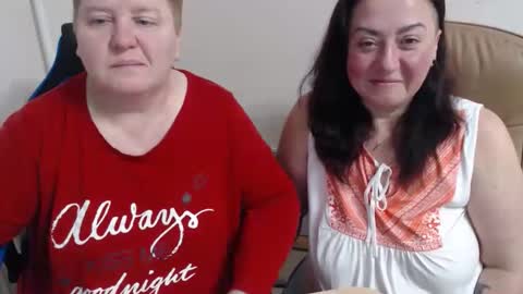 Snapshot of hotfiremommy chatting on 11.24.25 LimonkaFire online show from 11.24.25