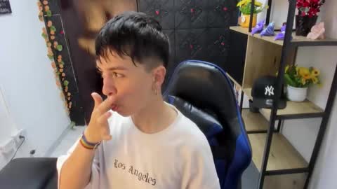 Snapshot of hothannah_ chatting on 04.15.26 hannah online show from 04.15.26