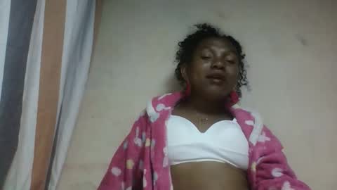 Snapshot of hotiesveronique chatting on 09.11.25 veronique online show from 09.11.25