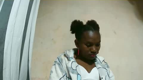 Snapshot of hotiesveronique chatting on 09.21.25 veronique online show from 09.21.25