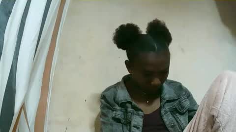 Snapshot of hotiesveronique chatting on 09.25.25 veronique online show from 09.25.25