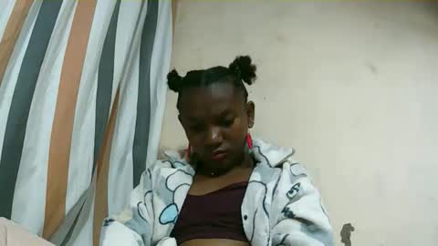 Snapshot of hotiesveronique chatting on 09.25.25 veronique online show from 09.25.25