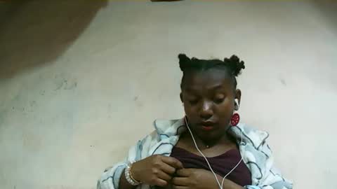 Snapshot of hotiesveronique chatting on 09.26.25 veronique online show from 09.26.25