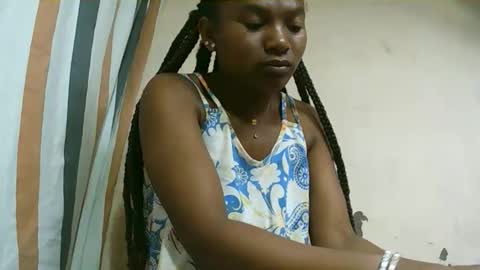 Snapshot of hotiesveronique chatting on 09.30.25 veronique online show from 09.30.25