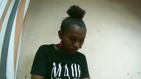 Snapshot of hotiesveronique chatting on 10.06.25 veronique online show from 10.06.25