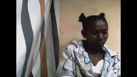 Snapshot of hotiesveronique chatting on 10.09.25 veronique online show from 10.09.25