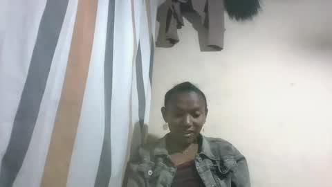 Snapshot of hotiesveronique chatting on 10.21.25 veronique online show from 10.21.25