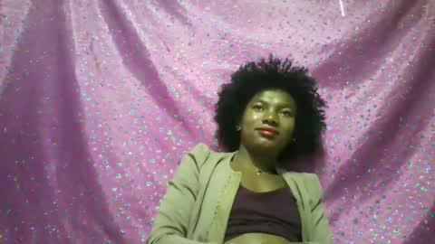 Snapshot of hotiesveronique chatting on 10.31.25 veronique online show from 10.31.25