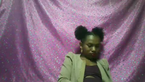 Snapshot of hotiesveronique chatting on 10.31.25 veronique online show from 10.31.25