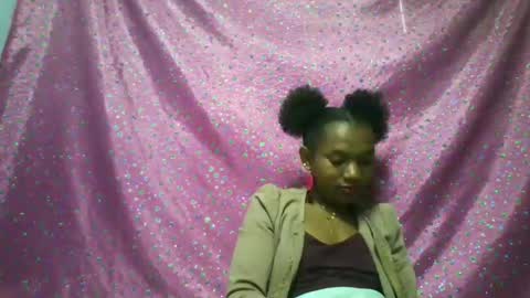 Snapshot of hotiesveronique chatting on 11.01.25 veronique online show from 11.01.25