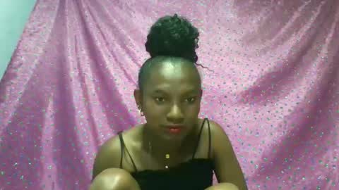 Snapshot of hotiesveronique chatting on 11.13.25 veronique online show from 11.13.25