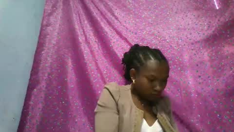 Snapshot of hotiesveronique chatting on 11.17.25 veronique online show from 11.17.25