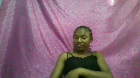 Snapshot of hotiesveronique chatting on 11.19.25 veronique online show from 11.19.25