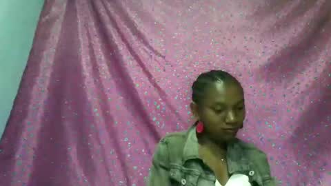 Snapshot of hotiesveronique chatting on 11.23.25 veronique online show from 11.23.25