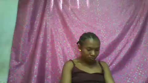 Snapshot of hotiesveronique chatting on 11.25.25 veronique online show from 11.25.25