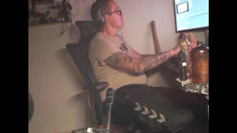 Snapshot of hotkinkytat chatting on 04.01.26 hotkinkytat online show from 04.01.26