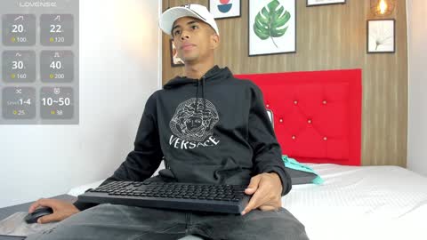 Snapshot of hotkoljeixxx chatting on 12.17.24 Hotkoljei online show from 12.17.24