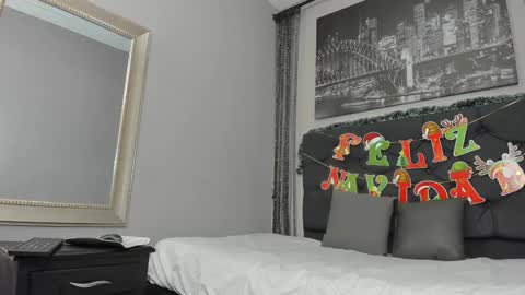 Snapshot of hotkoljeixxx chatting on 12.28.24 Hotkoljei online show from 12.28.24