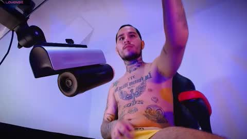 HoTLatinoX20CM online show from 03.15.26